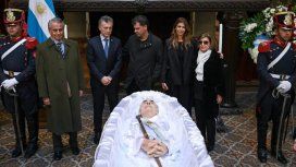Con la presencia de Mauricio Macri ya velan los restos de De la Rúa en el Congreso Con la presencia de Mauricio Macri ya velan los restos de De la Rúa en el Congreso