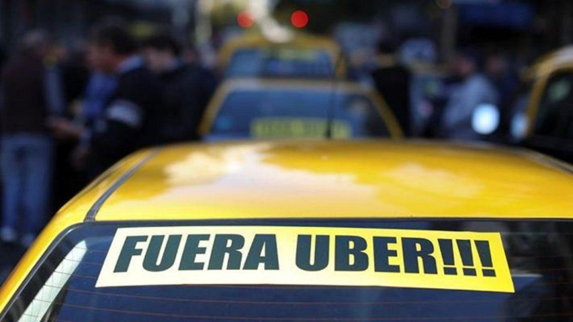 Los taxistas porteños realizan una nueva protesta contra Uber
