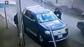 Un policía de civil se defendió a los tiros cuando le quisieron robar la camioneta: hirió a un ladrón Un policía de civil se defendió a los tiros cuando le quisieron robar la camioneta: hirió a un ladrón