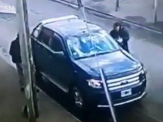 un policia de civil se defendio a los tiros cuando le quisieron robar la camioneta: hirio a un ladron un policia de civil se defendio a los tiros cuando le quisieron robar la camioneta: hirio a un ladron