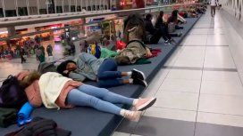 Vuelos demorados y cancelados en el aeropuerto de Ezeiza por la fuerte tormenta eléctrica Vuelos demorados y cancelados en el aeropuerto de Ezeiza por la fuerte tormenta eléctrica