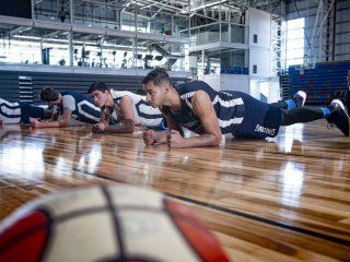 La Selección vivirá en el Dow Center, que tiene hotelería y todo lo necesario para una preparación top. Allí se alojan los reclutados de Bahía Basket La Selección vivirá en el Dow Center, que tiene hotelería y todo lo necesario para una preparación top. Allí se alojan los reclutados de Bahía Basket