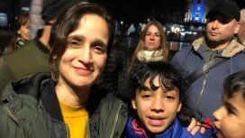 Julieta Venegas dio un recital improvisado para personas en situación de calle Julieta Venegas dio un recital improvisado para personas en situación de calle