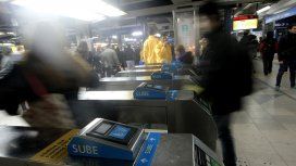Subte: liberaron los molinetes en la línea B Subte: liberaron los molinetes en la línea B