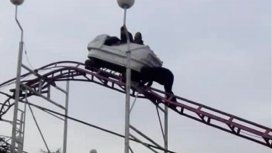 Pánico en un parque de diversiones en La Pampa: una pareja quedó atrapada en una montaña rusa Pánico en un parque de diversiones en La Pampa: una pareja quedó atrapada en una montaña rusa