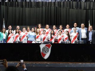 historico: 15 jugadoras de futbol de river firmaron su primer contrato profesional historico: 15 jugadoras de futbol de river firmaron su primer contrato profesional