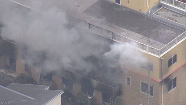 The smoke has spread in a three-storey building.