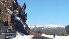 VIDEO: El impresionante desprendimiento de rocas sobre la ruta 40 VIDEO: El impresionante desprendimiento de rocas sobre la ruta 40