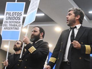 tras levantar el paro, los pilotos advierten que podrian ir a la huelga el proximo fin de semana largo tras levantar el paro, los pilotos advierten que podrian ir a la huelga el proximo fin de semana largo