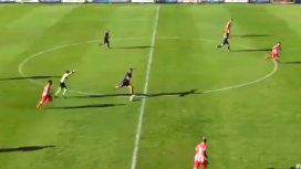 El Ogro Fabbiani, más vigente que nunca: terrible golazo desde mitad de cancha El Ogro Fabbiani, más vigente que nunca: terrible golazo desde mitad de cancha