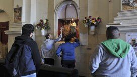 Cientos de fieles hacen una vigilia en la iglesia de San Cayetano para pedir por trabajo Cientos de fieles hacen una vigilia en la iglesia de San Cayetano para pedir por trabajo