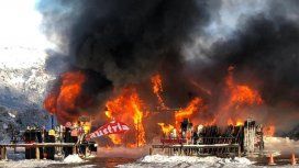 Cerro Chapelco: se incendió un local que alquilaba equipos de esquí Cerro Chapelco: se incendió un local que alquilaba equipos de esquí