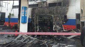 Una camioneta que cargaba combustible explotó y provocó el incendio de una estación de GNC Una camioneta que cargaba combustible explotó y provocó el incendio de una estación de GNC