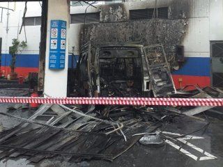 una camioneta que cargaba combustible exploto y provoco el incendio de una estacion de gnc una camioneta que cargaba combustible exploto y provoco el incendio de una estacion de gnc