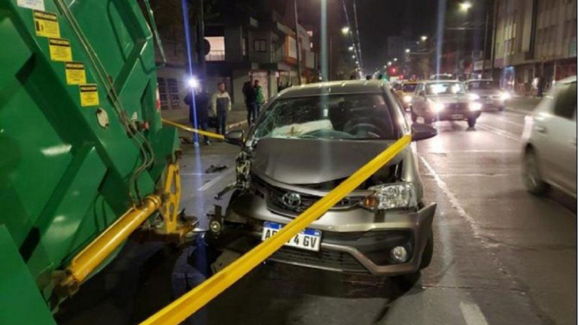 Le amputaron una pierna a un recolector de residuos atropellado por un auto