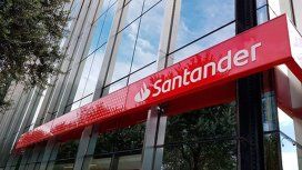 Denuncian problemas para operar con dólares en el Banco Santander Denuncian problemas para operar con dólares en el Banco Santander