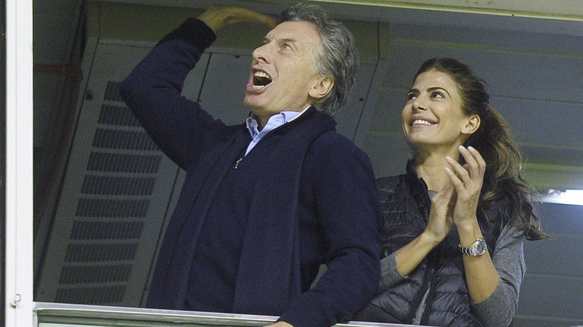 Mauricio Macri con Juliana Awada en cancha de Boca