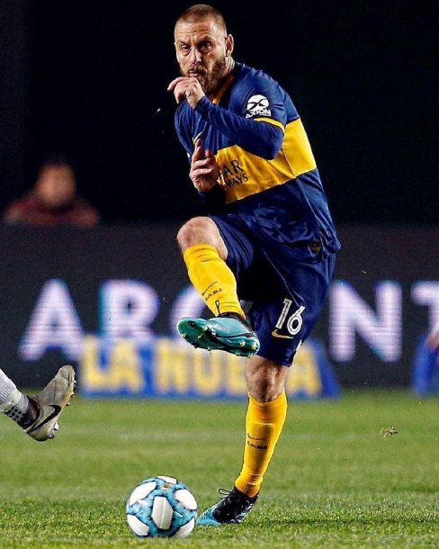 Wanchope Ábila y Daniele De Rossi