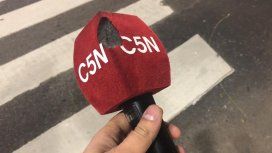 Militantes agredieron al móvil de C5N durante la marcha en apoyo a Macri Militantes agredieron al móvil de C5N durante la marcha en apoyo a Macri