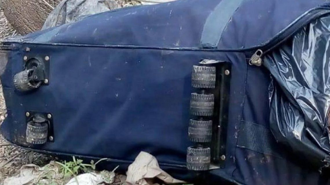 Encontraron el cuerpo de un hombre dentro de una valija en un arroyo de Ezeiza
