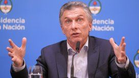 Macri convocó a una reunión de urgencia por la disparada del Riesgo País y el dólar Macri convocó a una reunión de urgencia por la disparada del Riesgo País y el dólar