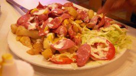 Un adolescente de 17 años quedó ciego por comer sólo salchichas con papas fritas Un adolescente de 17 años quedó ciego por comer sólo salchichas con papas fritas