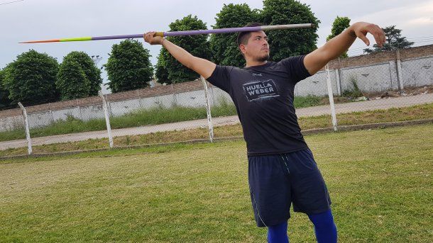 Toledo y su jabalina. Estaba en su mejor momento cuando se lesionó.