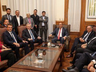 Alberto Fernández, Miguel Acevedo, Héctor Daer, Juan Manzur, Oscar Herrera Ahuad y Sergio Massa Alberto Fernández, Miguel Acevedo, Héctor Daer, Juan Manzur, Oscar Herrera Ahuad y Sergio Massa