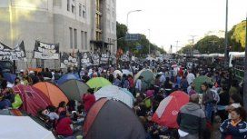 Sigue el acampe de las organizaciones sociales en la 9 de Julio por la emergencia alimentaria Sigue el acampe de las organizaciones sociales en la 9 de Julio por la emergencia alimentaria