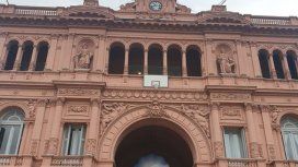 La Casa Rosada amaneció con un aro de básquet en su entrada La Casa Rosada amaneció con un aro de básquet en su entrada