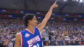 El show de Manu Ginóbili en China: se puso una peluca y volvió a jugar El show de Manu Ginóbili en China: se puso una peluca y volvió a jugar