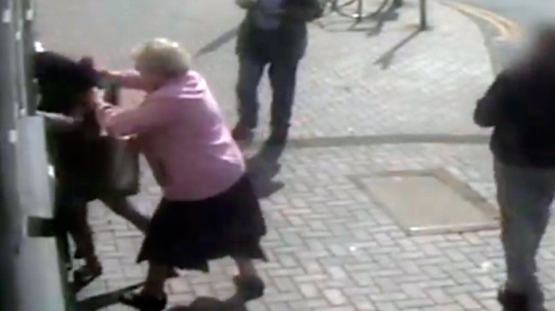 Una abuela de 81 años resistió a un asalto a los golpes