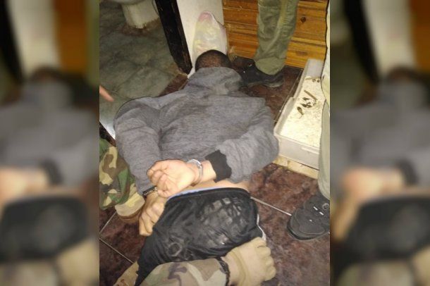 Claudio Echeverría se atrincheró con su hijastra en su casa a la cual abusaba sexualmente.