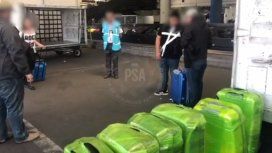VIDEO: así interceptaron las narcovalijas en el Aeropuerto en Ezeiza VIDEO: así interceptaron las narcovalijas en el Aeropuerto en Ezeiza