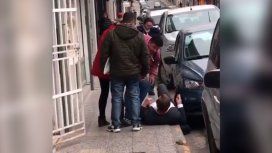 VIDEO: Así fue la agresión al intendente de Paraná en plena calle VIDEO: Así fue la agresión al intendente de Paraná en plena calle