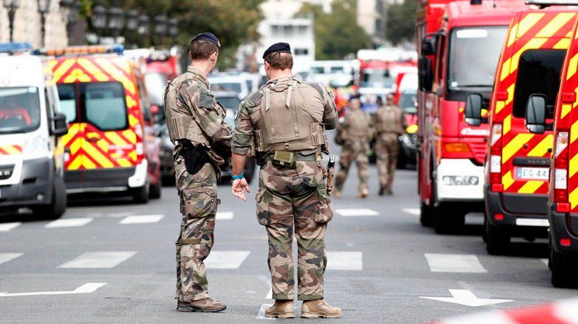 Un hombre mató a puñaladas a cuatro policías en pleno centro de París