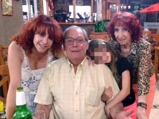 Vicente Gramuglia, de 67 años, con su hija, Greta, su mujer, Gladys, y una nieta Vicente Gramuglia, de 67 años, con su hija, Greta, su mujer, Gladys, y una nieta