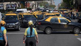 Taxistas vuelven a cortar el tránsito en protesta contra las apps de transporte Taxistas vuelven a cortar el tránsito en protesta contra las apps de transporte