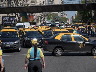 los taxistas vuelven a protestar en la ciudad contra las apps de transporte los taxistas vuelven a protestar en la ciudad contra las apps de transporte