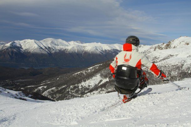Germán Vega el primer instructor de esquí en sillas de ruedas del mundo