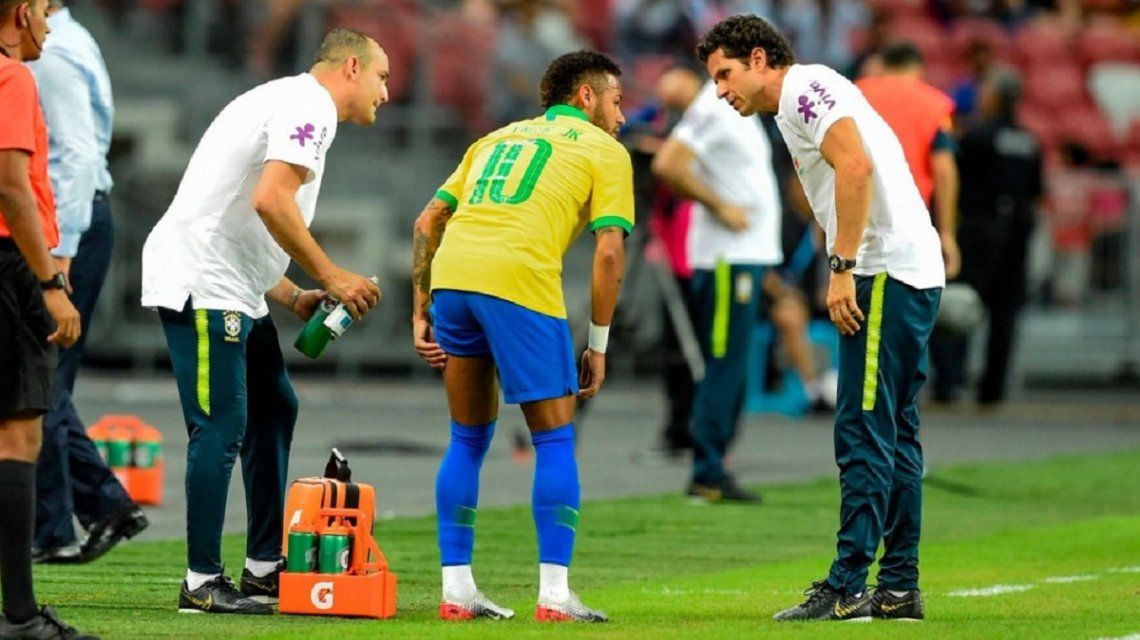 Brasil: Neymar salió lesionado en el amistoso ante Nigeria