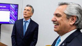 Alberto fue a buscar a un pálido Macri que no tuvo reacción en un debate que los tuvo como protagonistas excluyentes Alberto fue a buscar a un pálido Macri que no tuvo reacción en un debate que los tuvo como protagonistas excluyentes