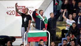 Insultos y gritos de mono: escándalo de racismo durante el partido entre Bulgaria e Inglaterra Insultos y gritos de mono: escándalo de racismo durante el partido entre Bulgaria e Inglaterra