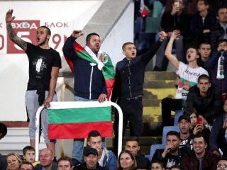 insultos y gritos de mono: escandalo de racismo durante el partido entre bulgaria e inglaterra insultos y gritos de mono: escandalo de racismo durante el partido entre bulgaria e inglaterra