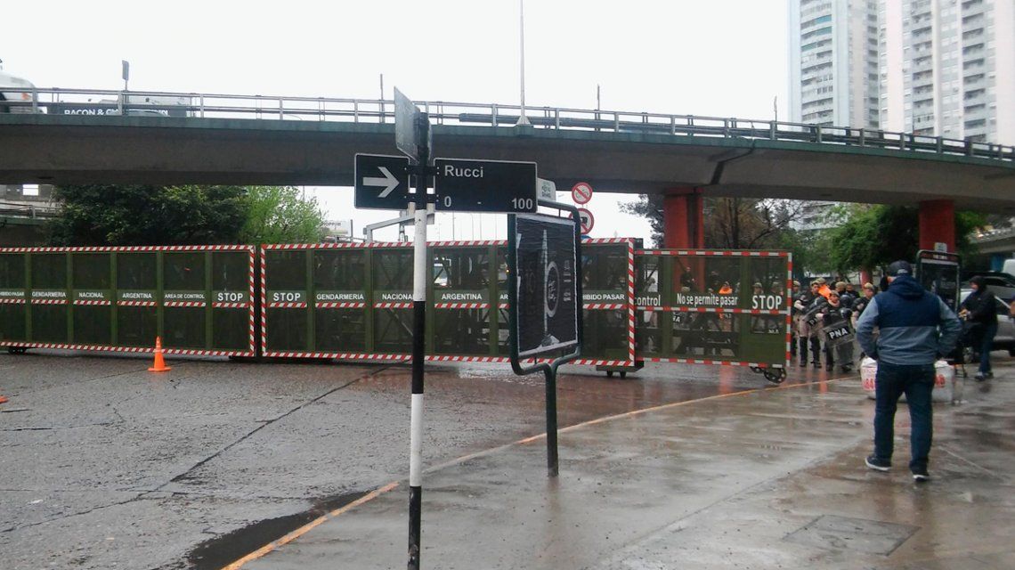 0037066008