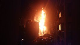 Máxima tensión en Chile: incendio en el edificio de la empresa nacional de electricidad Máxima tensión en Chile: incendio en el edificio de la empresa nacional de electricidad