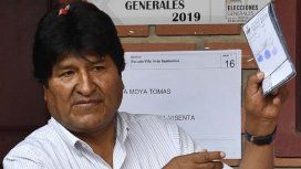 Elecciones en Bolivia: suspendieron el escrutinio y todo apunta a un balotaje entre Evo Morales y Carlos Mesa Elecciones en Bolivia: suspendieron el escrutinio y todo apunta a un balotaje entre Evo Morales y Carlos Mesa