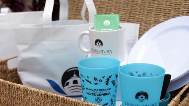 El kit sustentable que reciben los trabajadores para evitar el uso de descartables