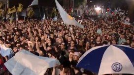 Una multitud espera a Alberto Fernández y Cristina Kirchner en el búnker de Chacarita Una multitud espera a Alberto Fernández y Cristina Kirchner en el búnker de Chacarita