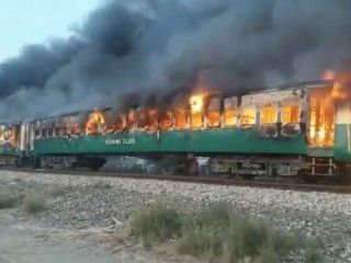 pakistan: al menos 73 muertos por la explosion de una garrafa en un tren pakistan: al menos 73 muertos por la explosion de una garrafa en un tren